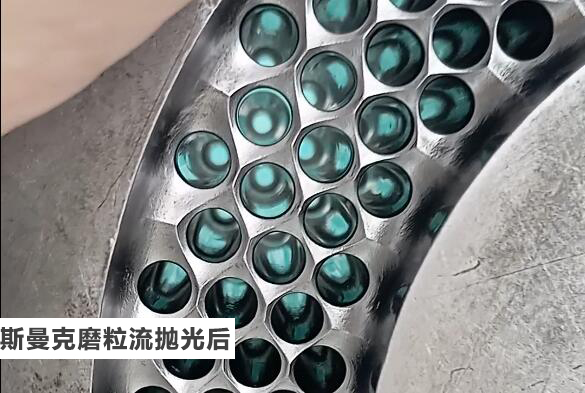 很多個小孔在一個工件上，用磨粒流拋光行嗎？