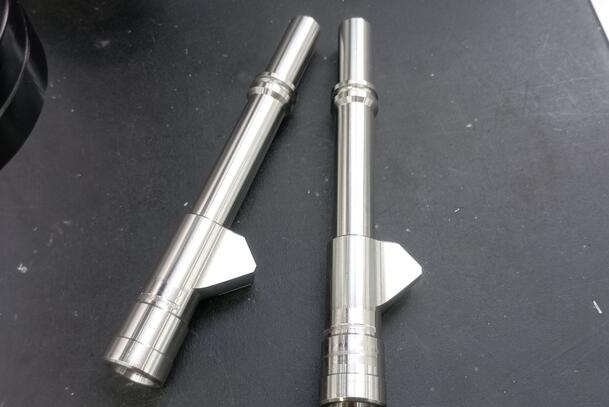 對(duì)豬好點(diǎn)，磨粒流用于注射器架交叉孔去毛刺！
