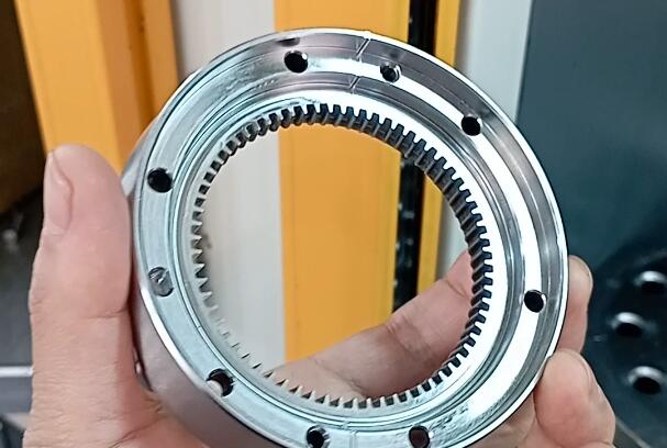 鏡面放電后的模具內(nèi)齒拋光，用磨粒流去毛刺設備可靠嗎？