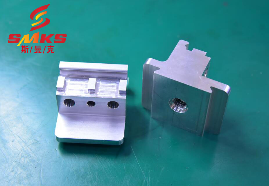 鋁合金<a href='http://www.ang84.com' target='_blank'><u>交叉孔去毛刺</u></a>最新工藝